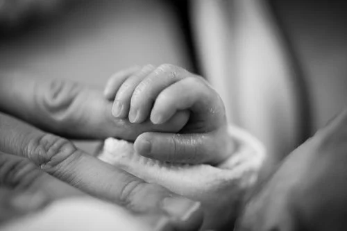 baby mom hand